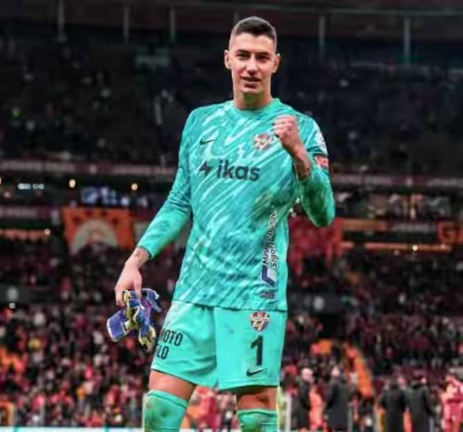 弗莱彻临危受命！B费芒特复出，曼联能否逆袭？