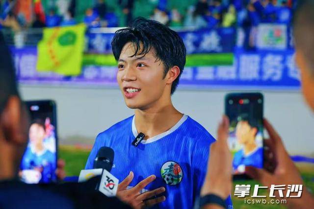 世界杯平台-牛！长沙伢子张涛倒挂金钩入选《天下足球》十佳球