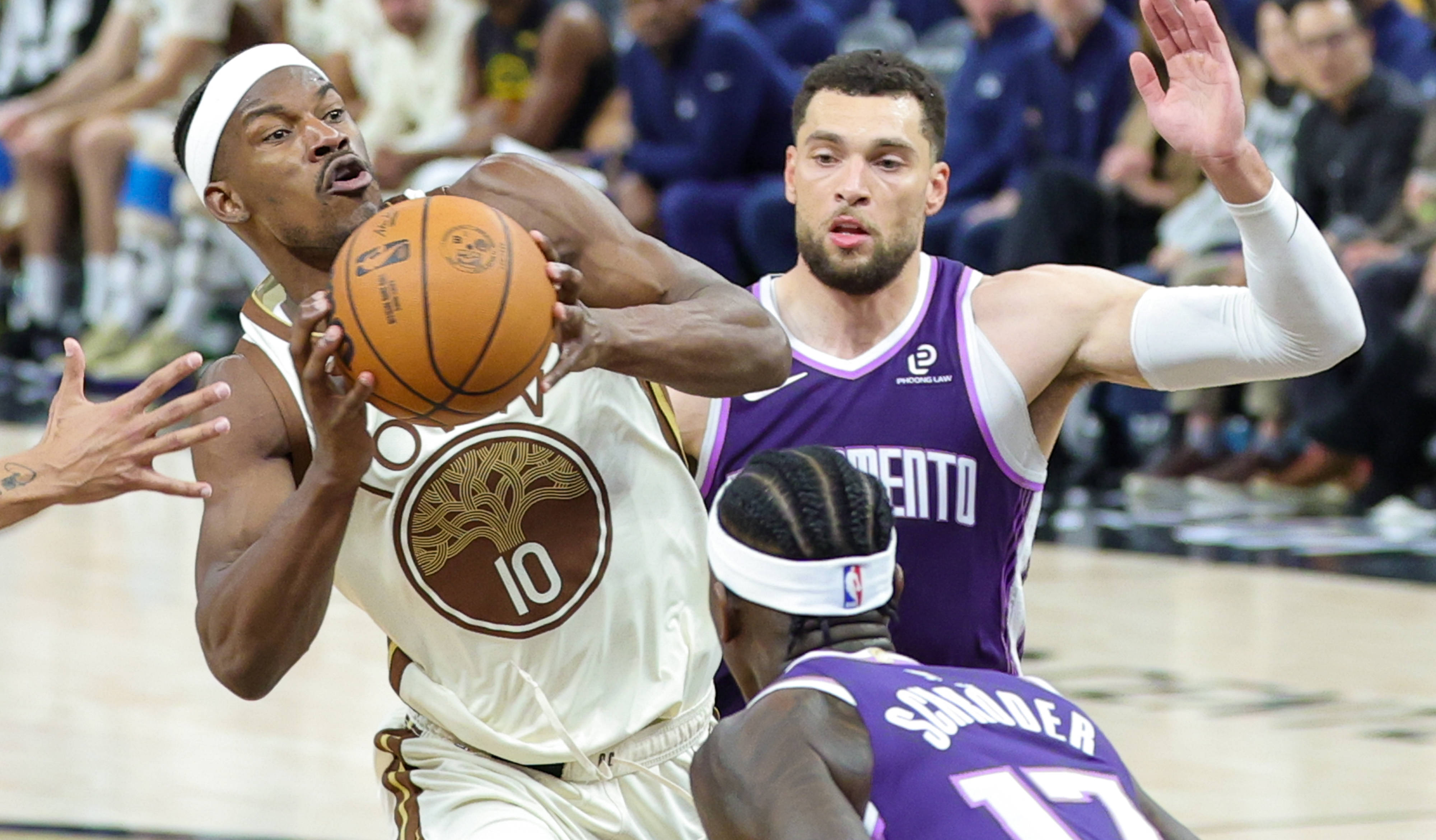 （体育）篮球——NBA常规赛：勇士胜国王