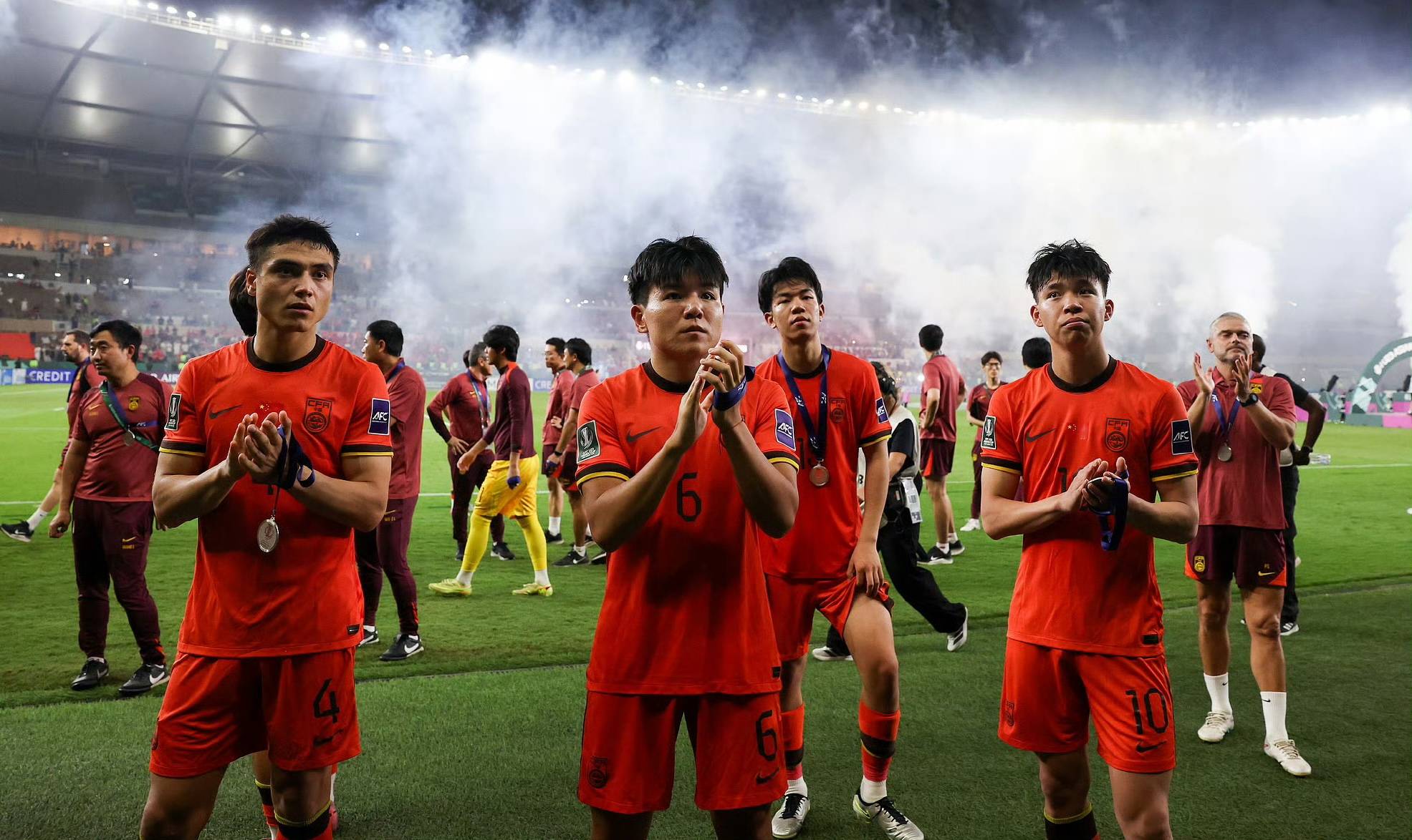 徐彬加盟英超狼队引日本球迷热议:勇气值得点赞,中国足球会提高